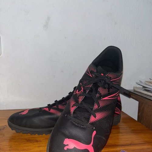 Puma football shoes like new, size EU 46, black with pink details