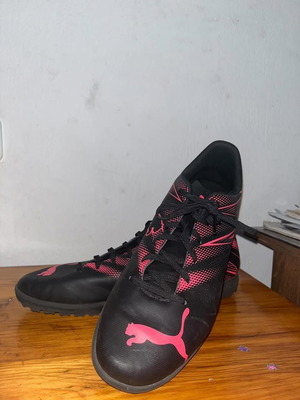 Puma football shoes like new, size EU 46, black with pink details