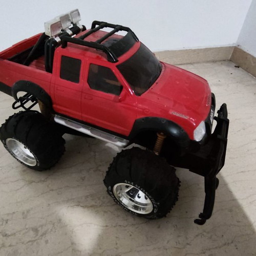 Remote control 4x4 used for parts or decoration