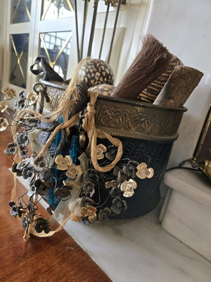 Μπρούτζινο Σετ Τζακιού Like New με Εργαλεία και Κουβά Ξύλων