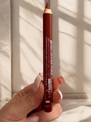 Lip pencil new condition