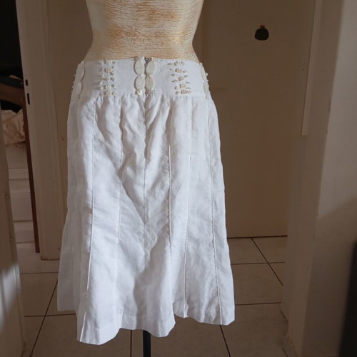 Artisti Italiani linen skirt size 40 like new with mother pearl details
