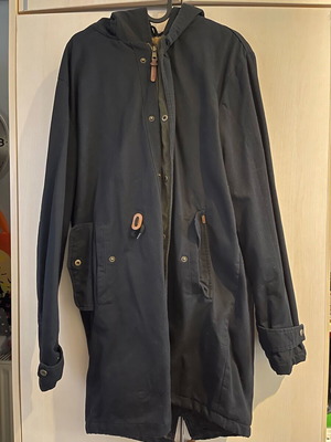 Explorer black parka jacket size L like new