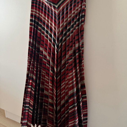 Zara skirt with shiny effect size XS like new, red