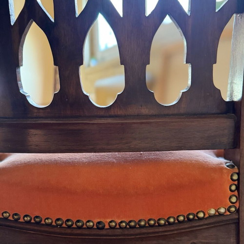 Vintage Saridis Walnut Chairs set of 5 used, Gothic Revival Chippendale