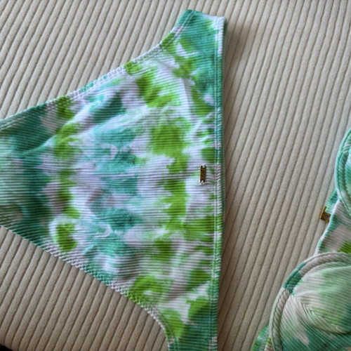 Victoria's Secret ribbed bikini green and white sky print size S new without tags