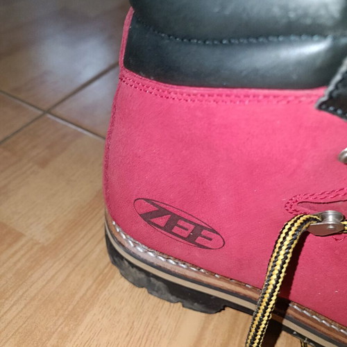 Leather hiking boots like new, size 42-43