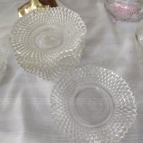 Dessert plates vintage set of 6 in like new condition
