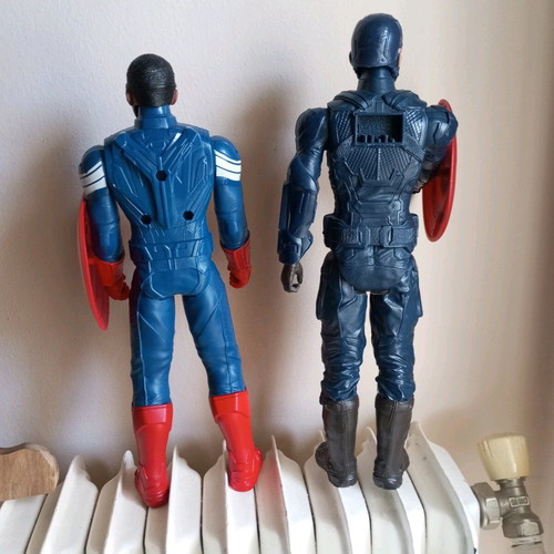 Captain American figures like new, superhero pack
