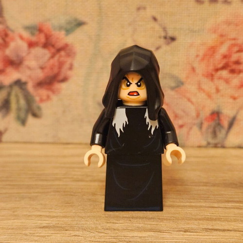 Lego Minifigures DIS128 Evil Queen in Disguise new