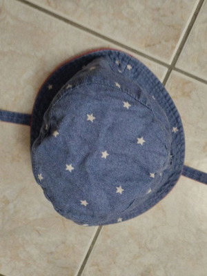 Baby hat reversible 9-12 months like new