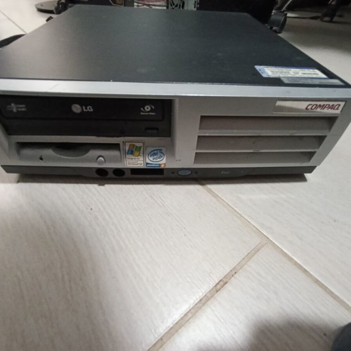 Compaq Evo D510 SFF retro PC used with built-in speakers