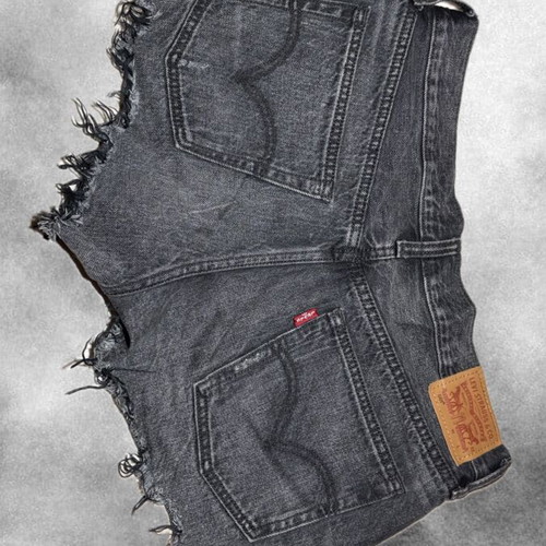 Levi's Black Distressed Denim Shorts like new, size M 38 10