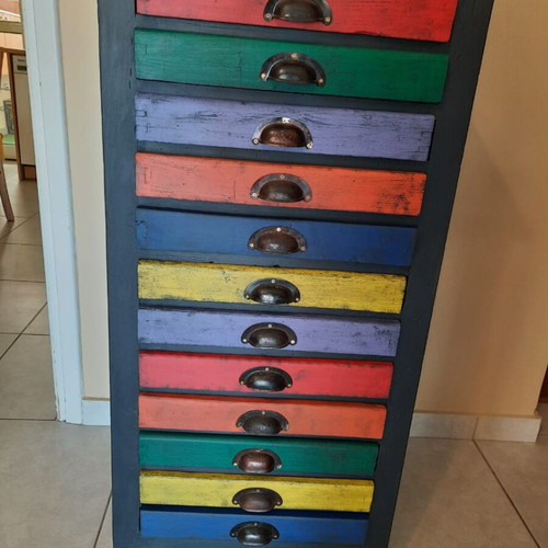 Typography chest of drawers like new with 12 colorful drawers