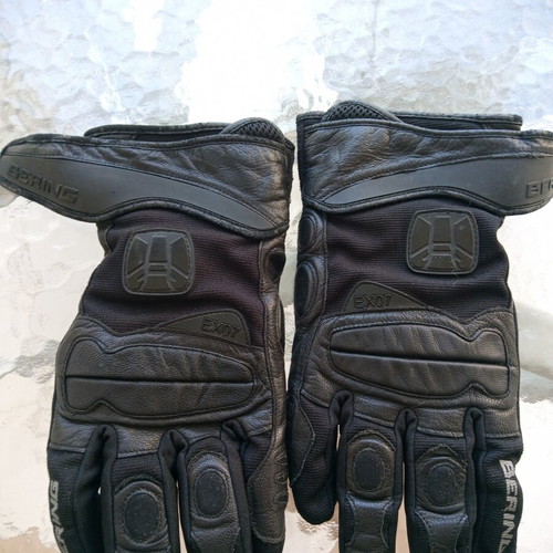 Motorcycle gloves like new, size small to medium