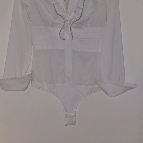 AMA white bodysuit shirt like new with ruffles and elastic waist