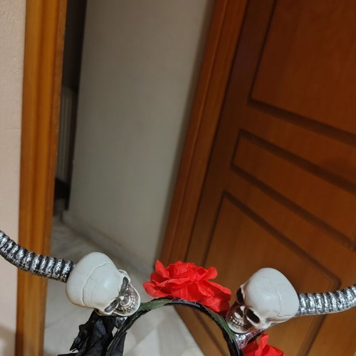 Carnival headband like new