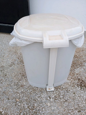 Trash bin used, H35 W30 D30