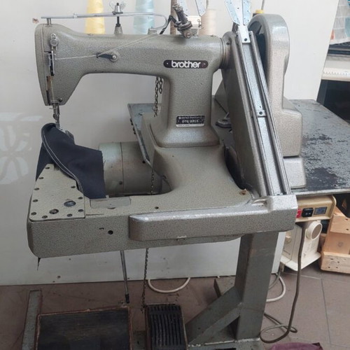 Double-needle shirt sewing machine used, very good condition after service