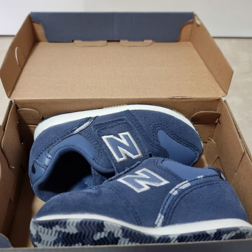New Balance Lifestyle Kids Sneakers Navy Blue like new