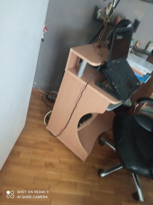 Γραφείο υπολογιστή σχεδόν καινούργιο
