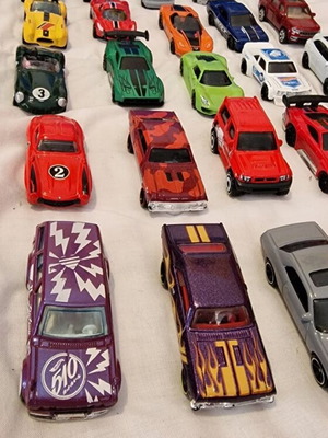 Hot Wheels collectible toy cars like new