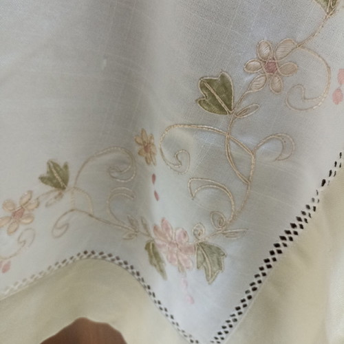Square tablecloth 1.80x1.80 ecru with delicate machine embroidery