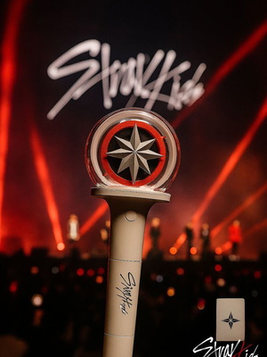 Stray Kids Official Light Stick Version 2 нов, за концерти и fan events