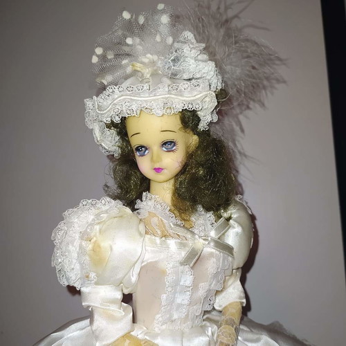 Wind-up doll used with sound and movement