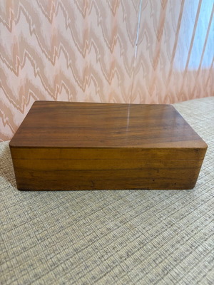 Vintage wooden cigar box humidor like new, walnut wood