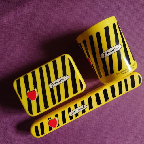 Set with toothbrush holder, soap dish and cup new