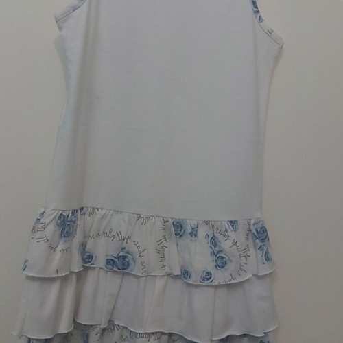 Dress size 10 like new, white, breathable and easy to wear