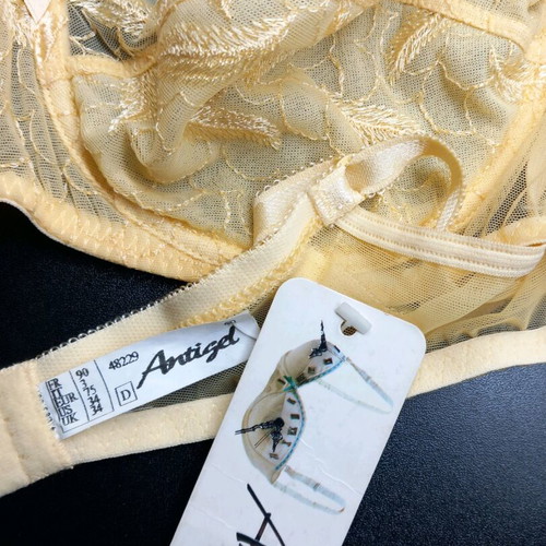 Lise Charmel Antigel pack of 3 bras size 75 D new, burgundy, yellow, pink