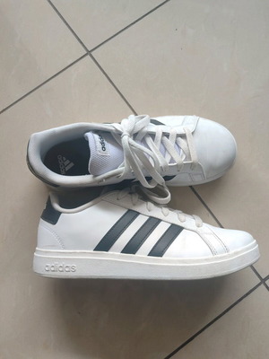Adidas sneakers 38 σε πολύ καλή κατάσταση, μαύρο και άσπρο