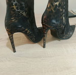 Mia Shoes ankle boots like new, black animal print with gold tones
