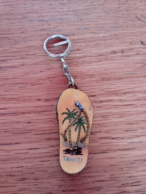 Vintage Tahiti flip-flop keychain from the 90s new