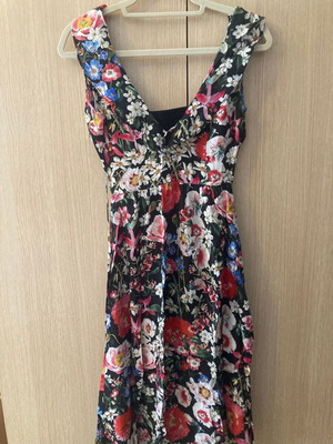 Zara floral backless dress used, size S/36/8, black and red