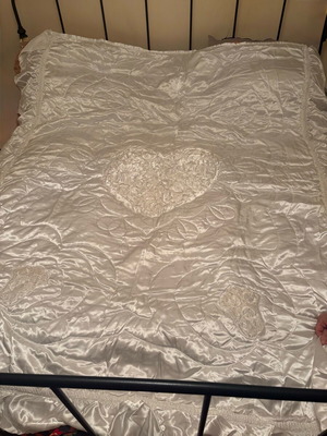 Bridal satin bed cover set with embroidered heart design, like new