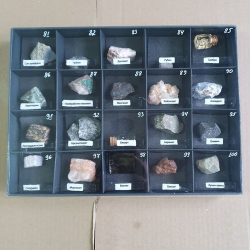 Minerals collection new, 140 pieces with all magazines