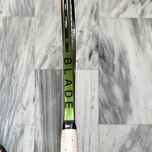 Wilson V8 Blade 98 16x19 tennis racket like new