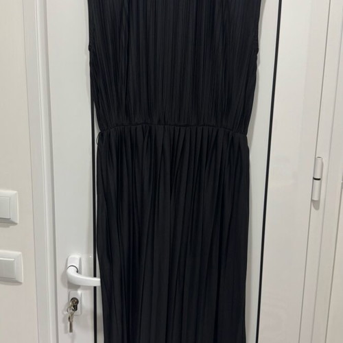 HM black pleated dress like new, size S/M