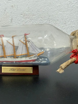 Decorative bottle with ship 8073 like new