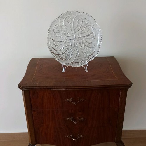 Crystal platter like new with intricate patterns and 28 cm diameter