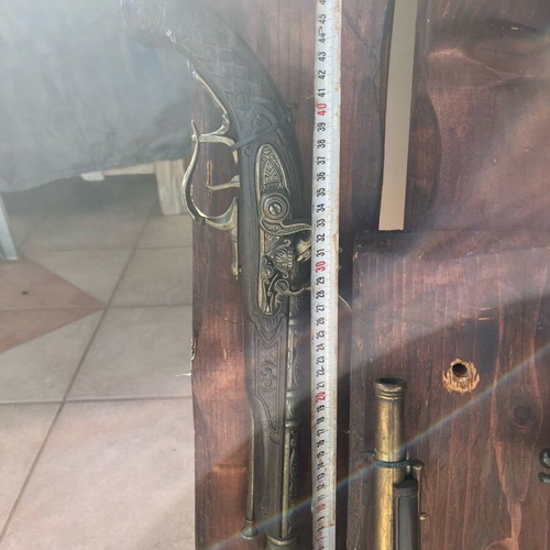 Antique gun replica on wood like new, 45cm
