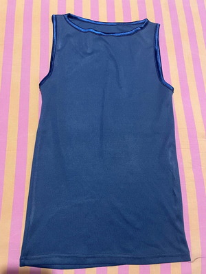 Blue sleeveless top like new