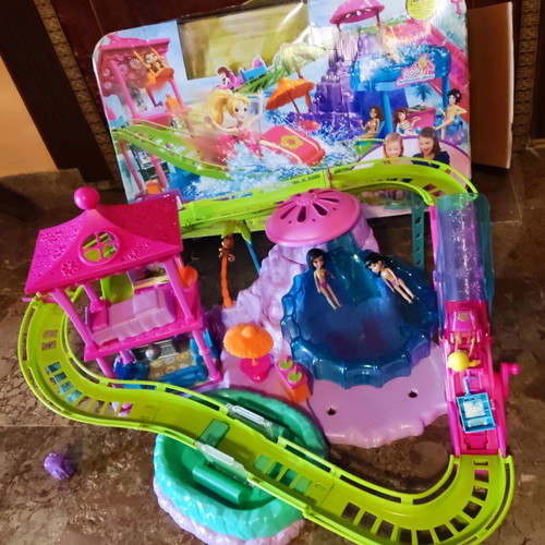 Polly Pocket Spin'n Surprise Waterpark playset used with 3 dolls and accessories