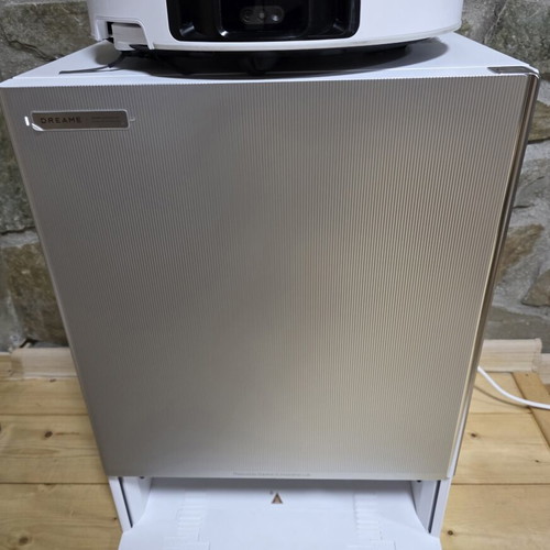Dreame Matrix 10 Ultra robot vacuum like new
