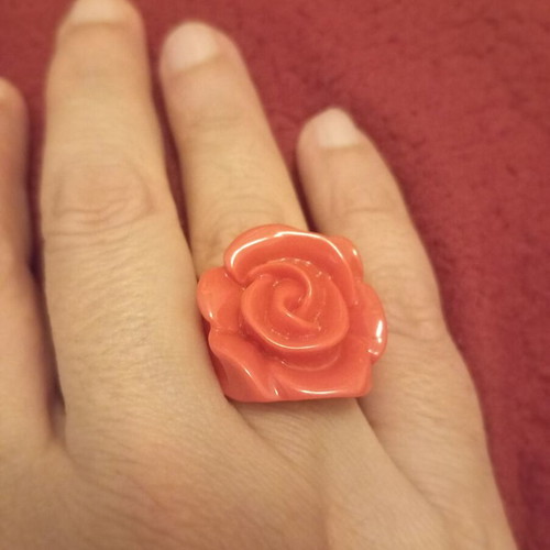 Ring red rose like new, plastic