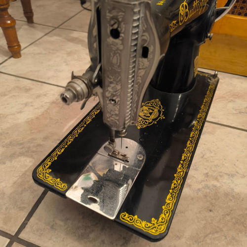 Vintage sewing machine like new
