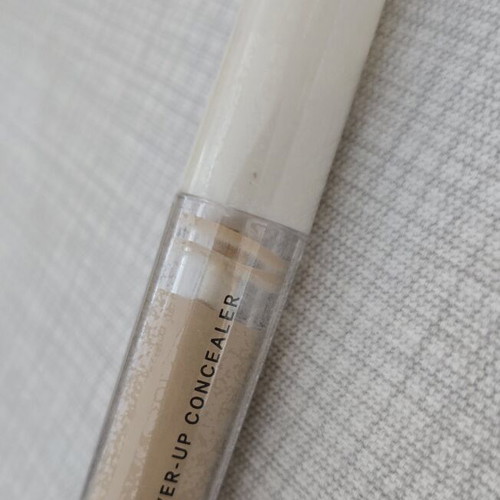 H&M Concealer new, sealed, color honeycomb